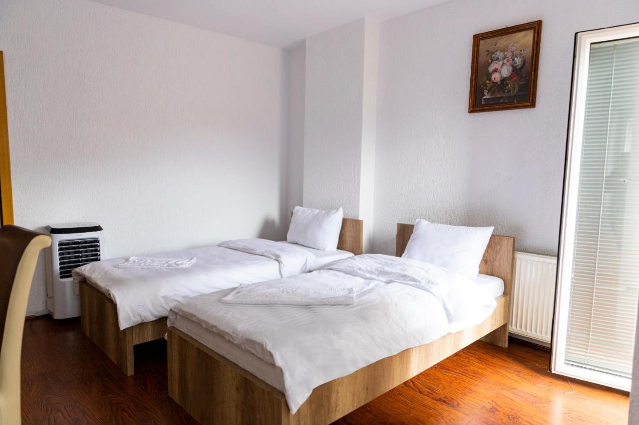 Hotel Park Pristina Exterior photo